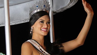 Miss Universe Wurtzbach attends homecoming parade in the Philippines