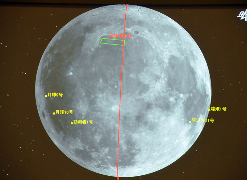 北京飞控中心模拟显示的月球表面情况
