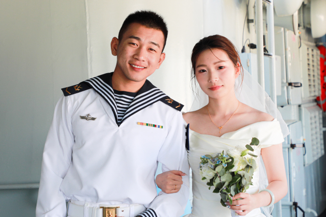 碧海为盟，战舰为誓——军港集体婚礼镌刻家国深情