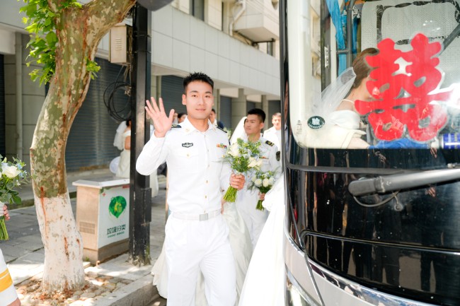 碧海为盟，战舰为誓——军港集体婚礼镌刻家国深情
