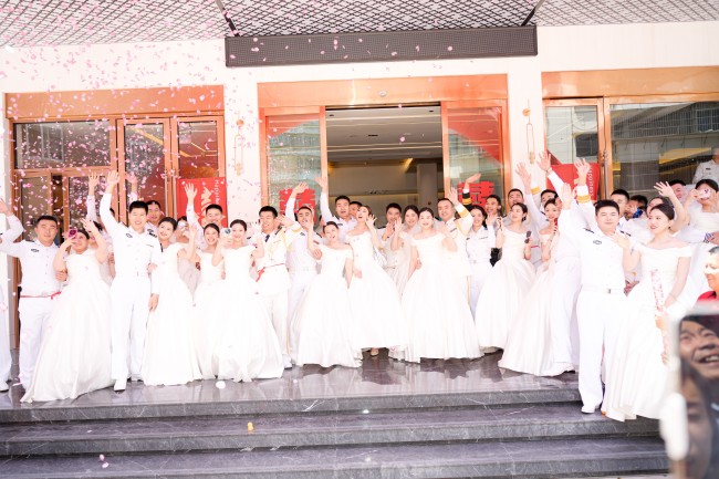 碧海为盟，战舰为誓——军港集体婚礼镌刻家国深情