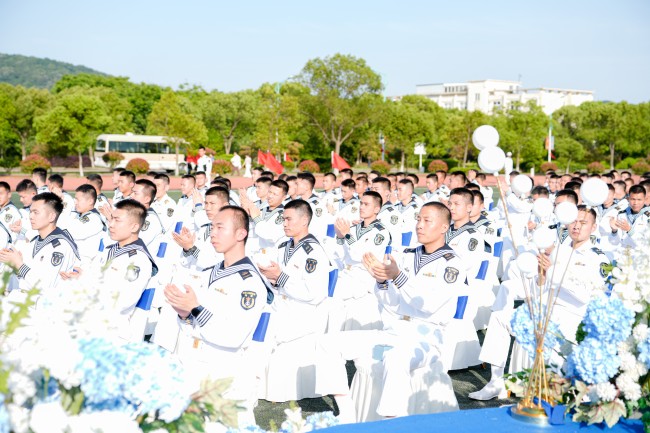 碧海为盟，战舰为誓——军港集体婚礼镌刻家国深情