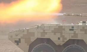 新疆軍區某合成團開展步戰車射擊考核