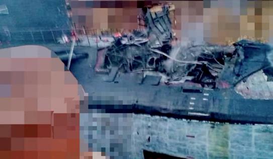 美媒：遭烏軍襲擊後，俄軍潛艇“戰損照”被曝光