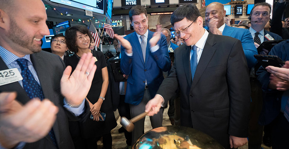 宜信宜人贷创始人唐宁纽交所敲钟