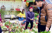 融水大苗山深处的诚信菜摊