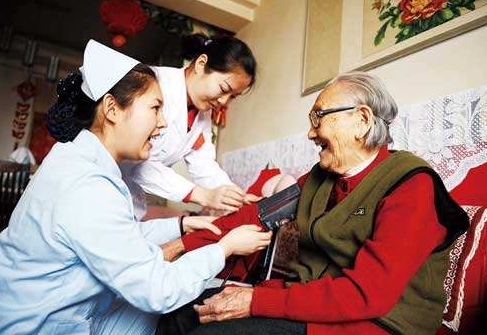 浙江全国首创居家养老保险 试点半年初显成效