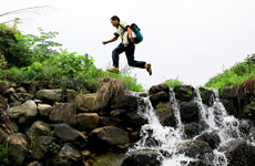 岭南古道上的&ldquo;铁腿&rdquo;邮递员