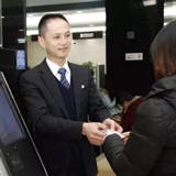 &ldquo;最牛大堂经理&rdquo;刘明荣：日行两万步 每半年磨坏一双鞋