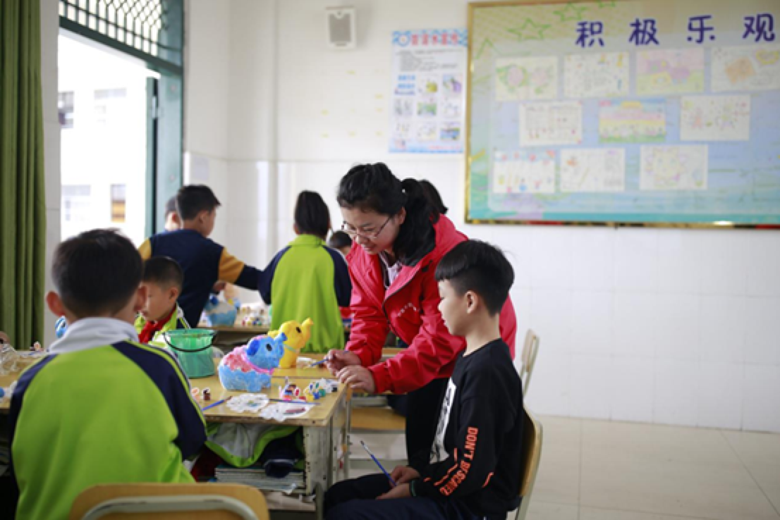 为郧西学生送去爱和温暖