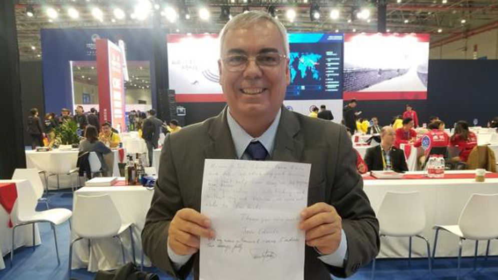 這位巴西商人，為何在進博會上手寫了一封感謝信？