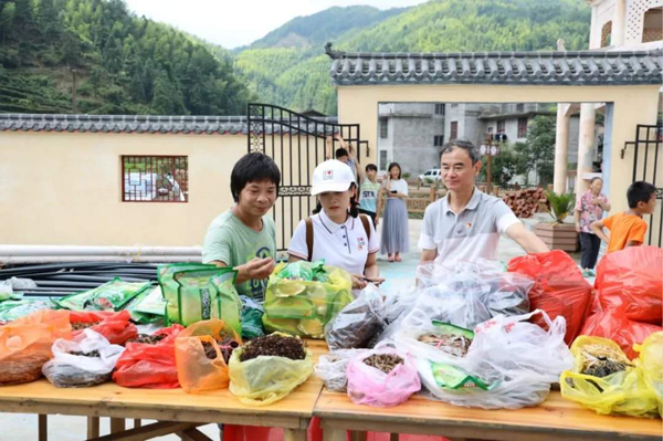扶贫人物志｜曾年和:让老百姓有实实在在获得感