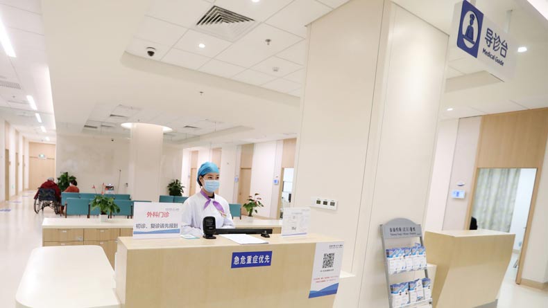 看，武汉这家&ldquo;战地医院&rdquo;的&ldquo;学术party&rdquo;开幕了