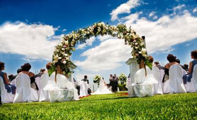 100对中国夫妻在釜山结婚 接受婚检