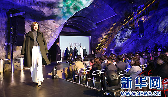 山洞时装秀在韩举行 别具韵味