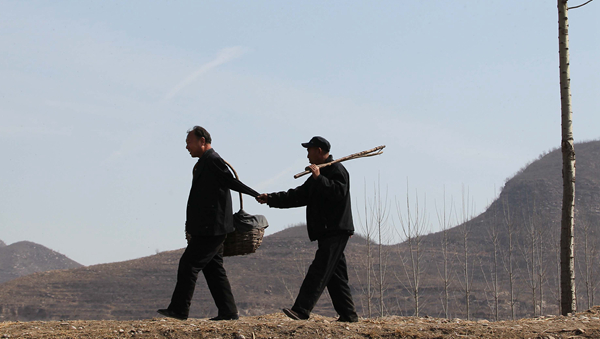 &ldquo;植树老人&rdquo;贾文其和贾海霞