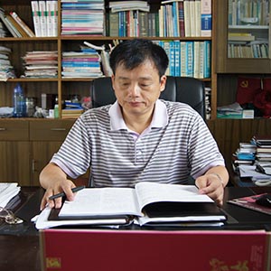 昏迷的&ldquo;基层教育传奇&rdquo;郑元齐