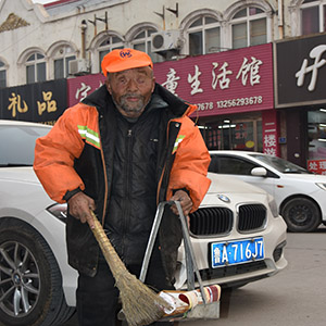 &ldquo;失而复得的工资&rdquo;七旬环卫工人