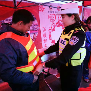 坚守在春运路上的那些绚丽&ldquo;色彩&rdquo;