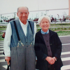 &ldquo;最后的牵手&rdquo;九旬夫妻