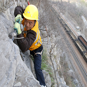 &ldquo;铁路蜘蛛人&rdquo;胡军
