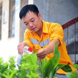 &ldquo;铁路蜘蛛人&rdquo;胡军