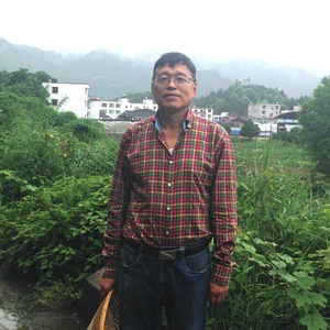 &ldquo;扎根深山小学的大学教授&rdquo;万维明