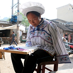 &ldquo;独臂绣娘&rdquo;梁忠美