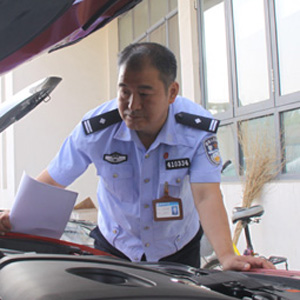 &ldquo;一条腿撑起人生的交警&rdquo;刘存江