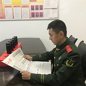 &ldquo;寒冬脱衣赤膊救人的95后消防员&rdquo;张剑锋