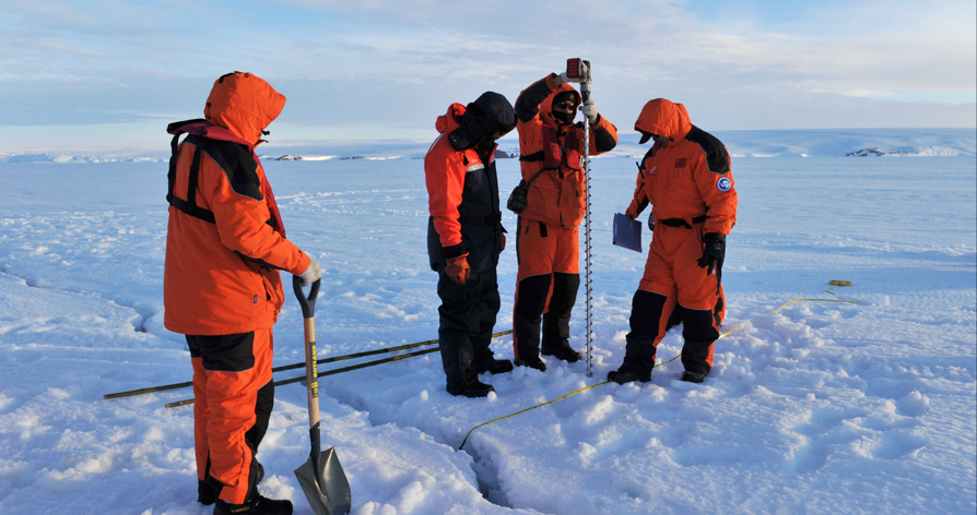 特写：亲历南极海冰探路 冰厚超过一米