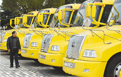 新春走基层 新风扑面来：新学期开出新校车