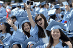 美国大学毕业典礼上的"中国面孔"