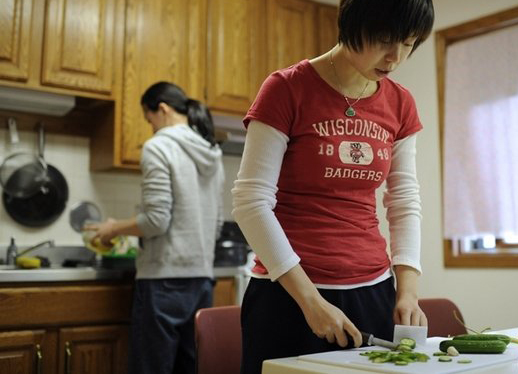 中国留学生吃饭成问题