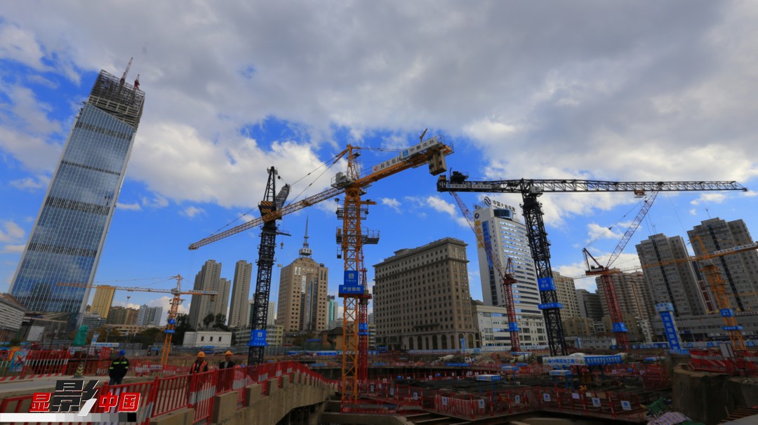 塔式起重机又称塔吊,是每个建筑工地必备的起重设备,其结构看上去简单