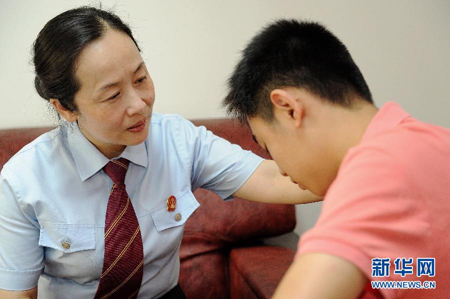 (十八大·基层代表风采)(5)詹红荔:“爱民为民、情铸和谐”的好党员、好法官