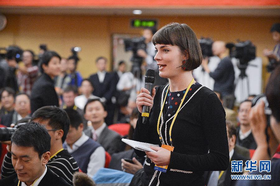 （十八大）（8）十八大新闻中心举行记者招待会介绍中国经济和社会发展情况