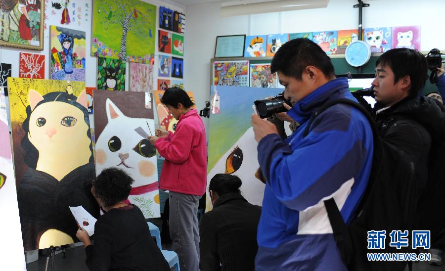 （十八大）（2）十八大新聞中心組織中外媒體在北京市西城區參觀採訪