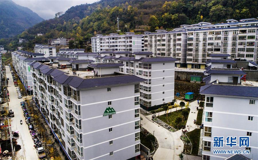 （脱贫攻坚）（1）深山移民搬进社区 楼上安居楼下就业