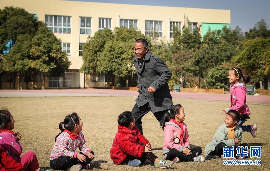 （图片故事）（2）乡村教师张学文：身患尿毒症 坚守三尺讲台