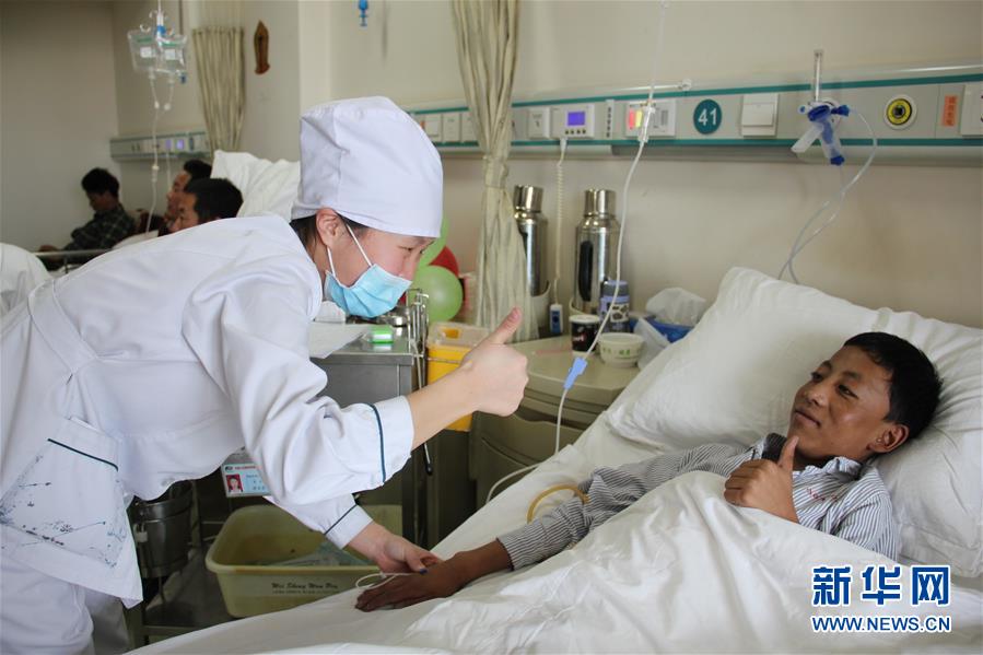 （图文互动）（4）情注雪域高原　爱洒藏区同胞&mdash;&mdash;解放军第302医院等军地单位联合开展藏区包虫病防治工作纪实