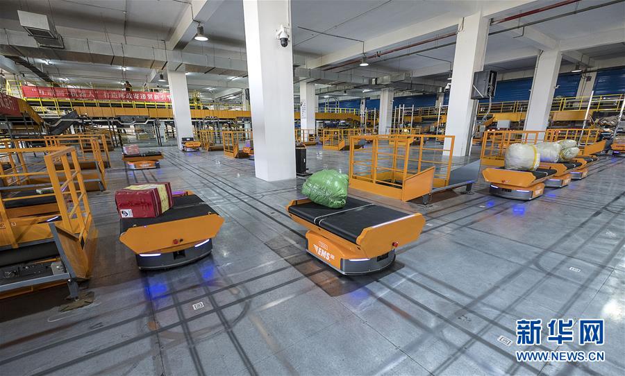 （科技）（1）机器人助力邮政快递分拣