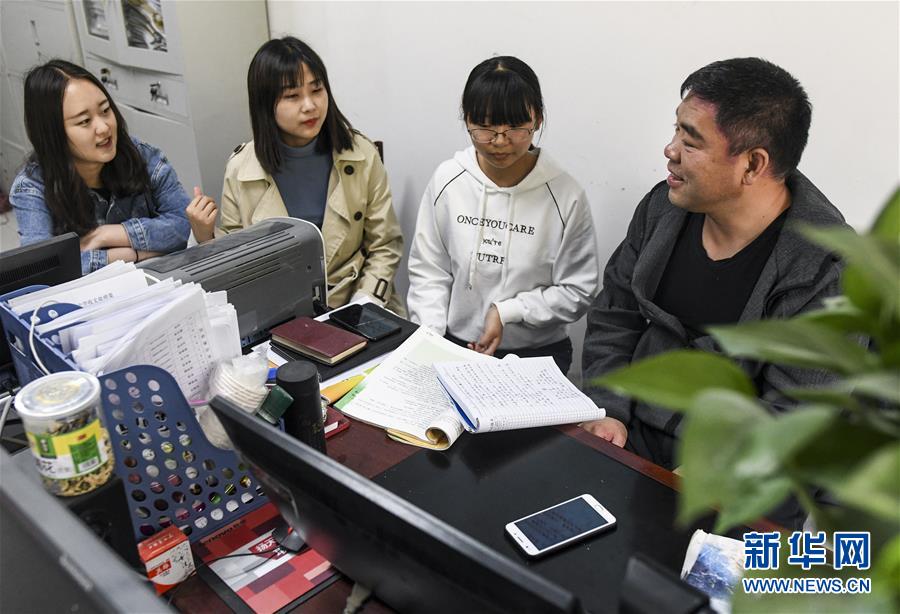 （新华全媒头条&middot;图文互动）（7）大漠小城的别样青春&mdash;&mdash;记内地青年学子扎根新疆且末教书育人