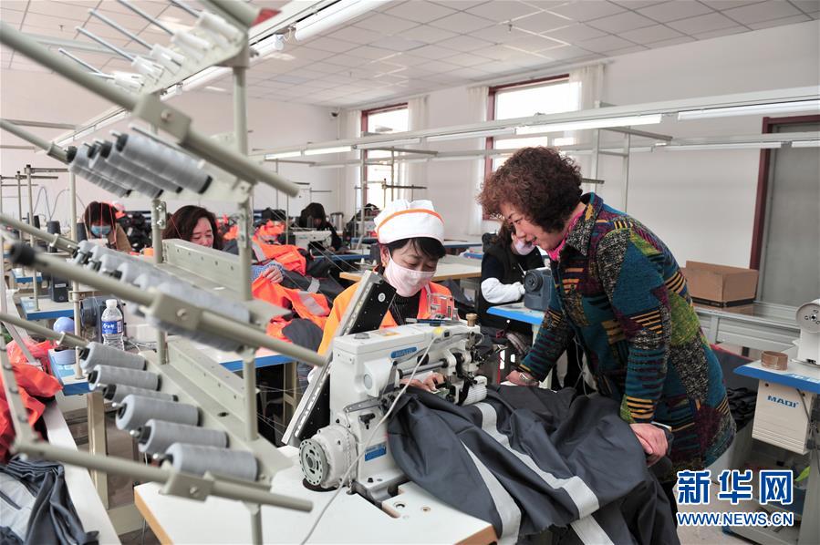（经济）（2）“扶贫车间”助增收