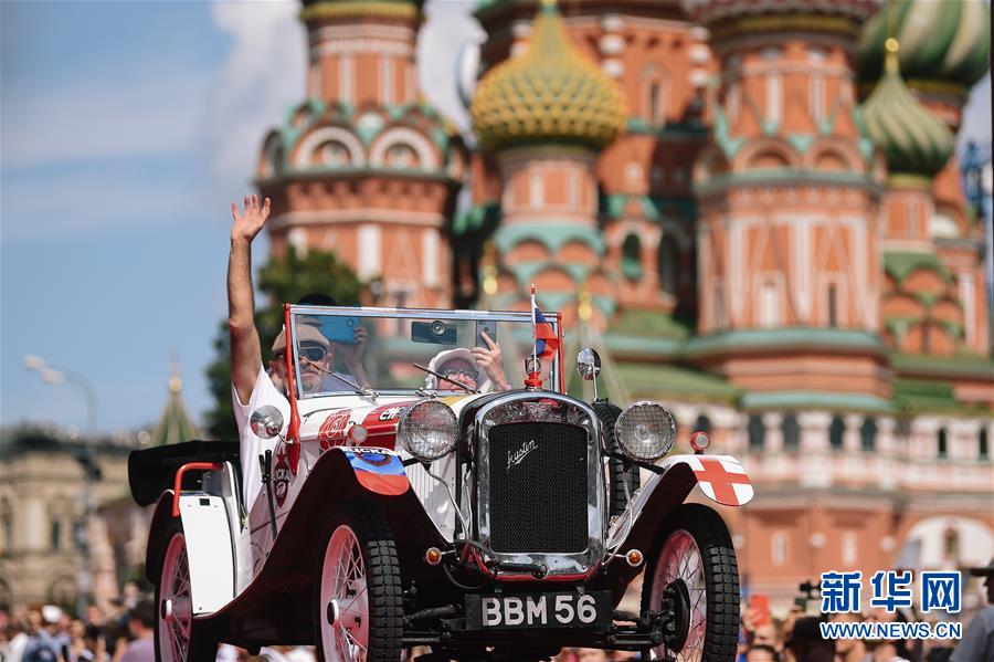 （国际）（3）莫斯科举办老爷车拉力赛