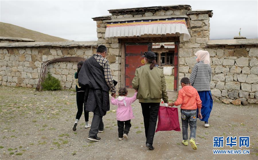 （图片故事）（12）从藏家牧女到“飞天仙女”