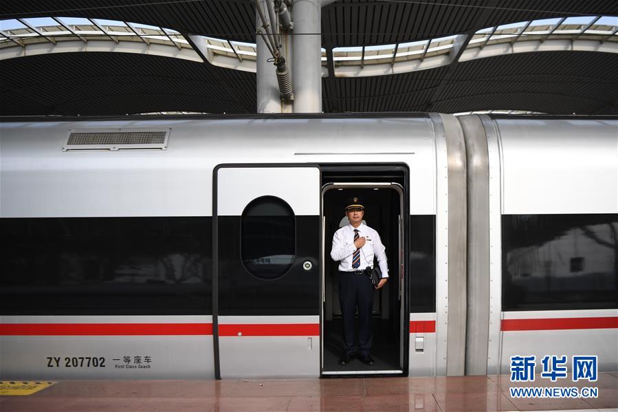（经济）（1）湖南长沙开行直达广东汕头高铁