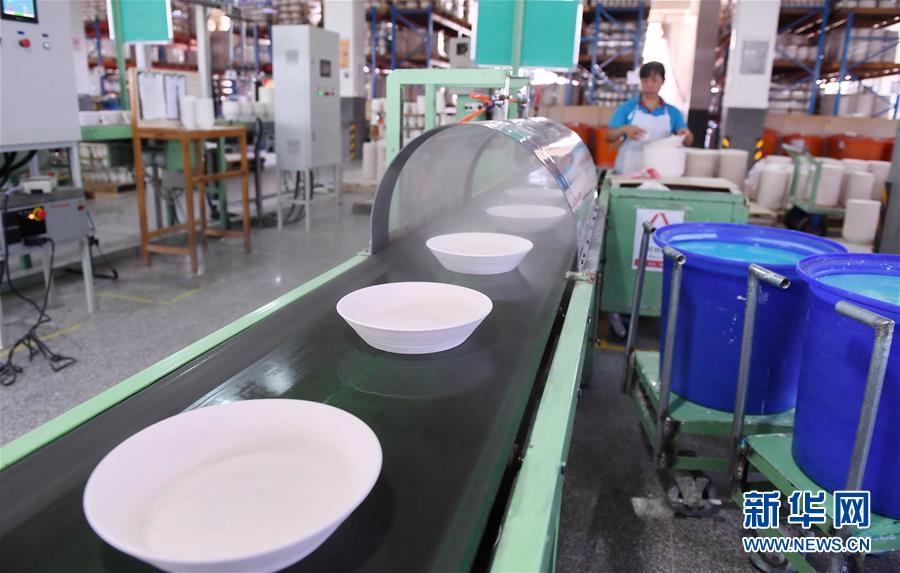 （经济）（2）福建德化：自动化生产助力企业转型升级