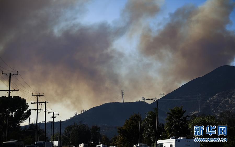 （国际）（2）洛杉矶西尔马山火肆虐