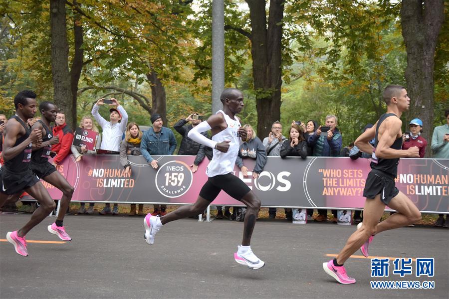 （体育）（1）马拉松&mdash;&mdash;基普乔盖挑战2小时马拉松成功